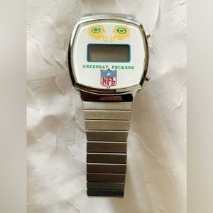 Vintage 1980s LCD Green Bay Packers NFL Watch silver tone Working. Untested